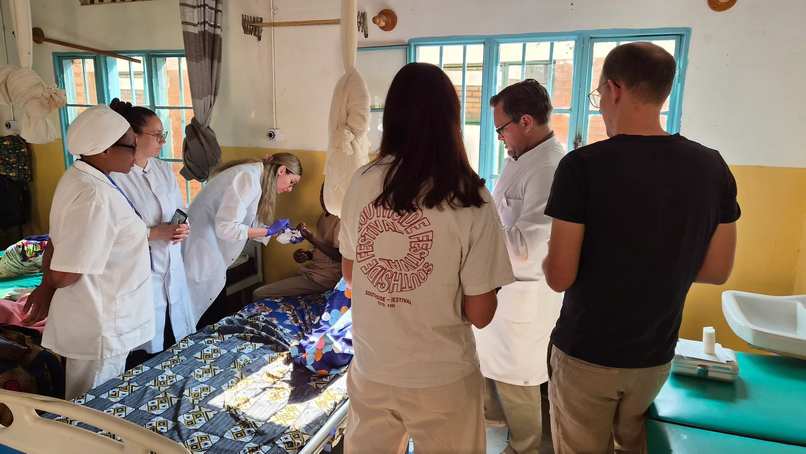 Morning ward round with a change of dressing at Remera-Rukoma Hospital in Rwanda during the Interplast mission in August 2026