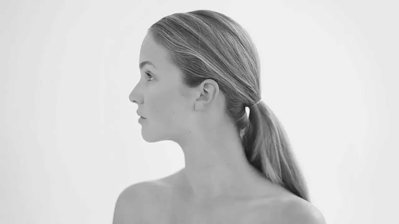 Porträt einer Frau im Profil